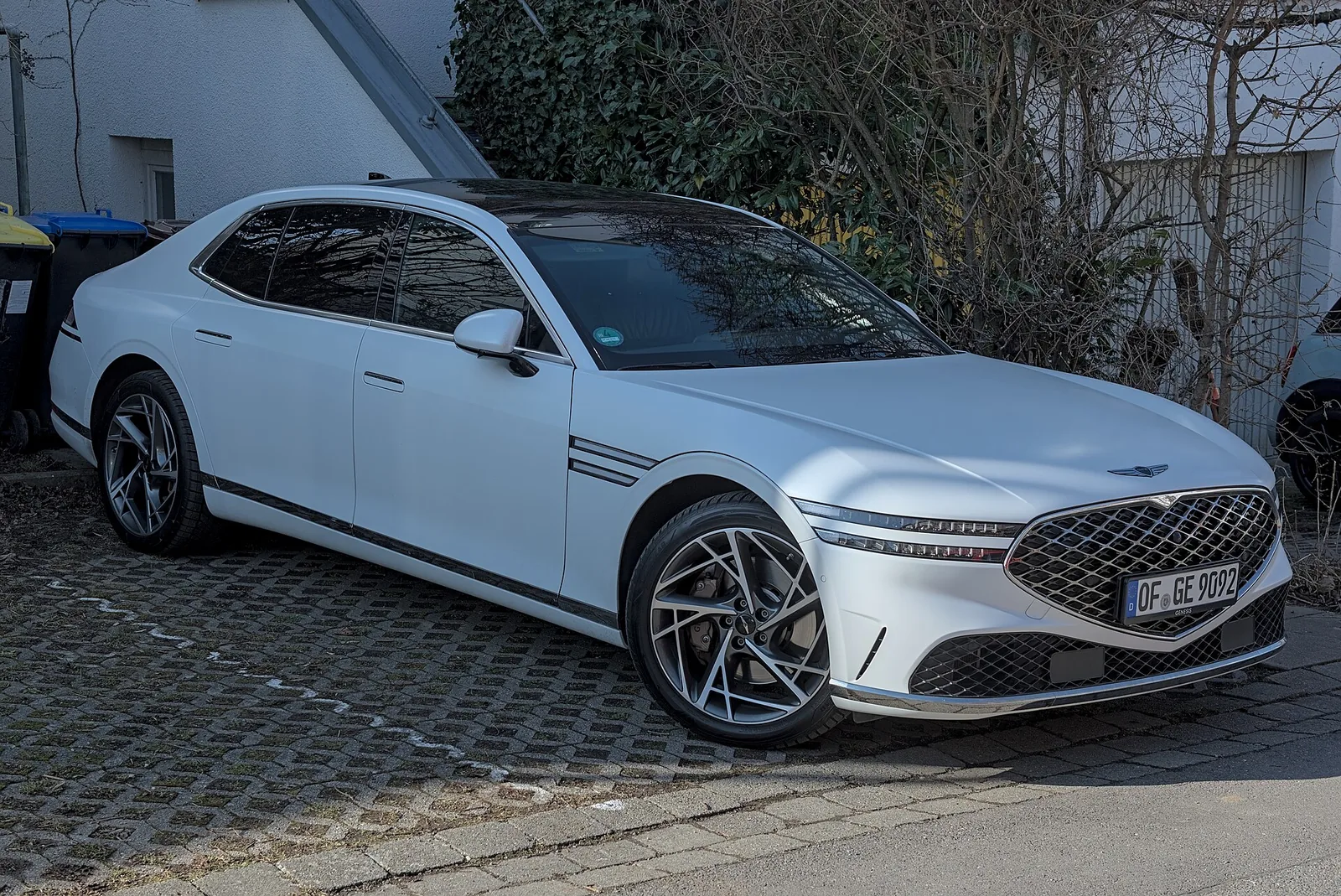Genesis G90 documented exterior view