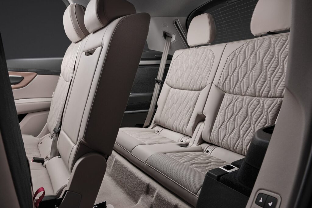 2027 Audi Q7 rear seats with diamond quilting