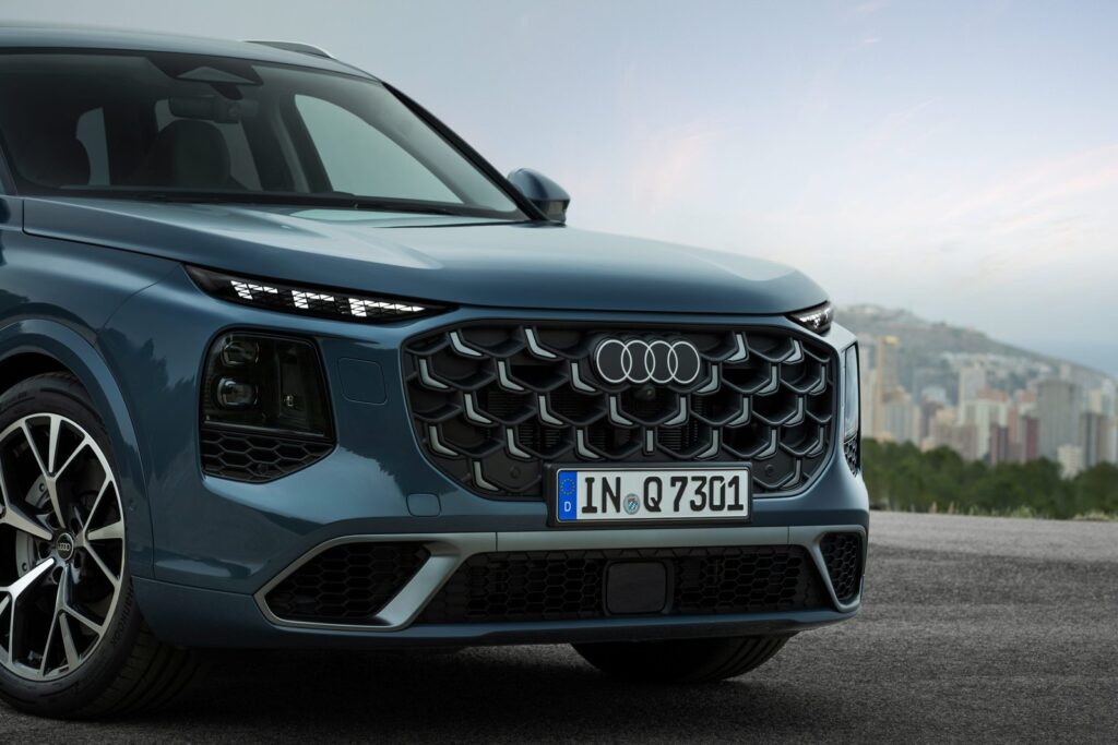 2027 Audi Q7 front grille and wheel detail