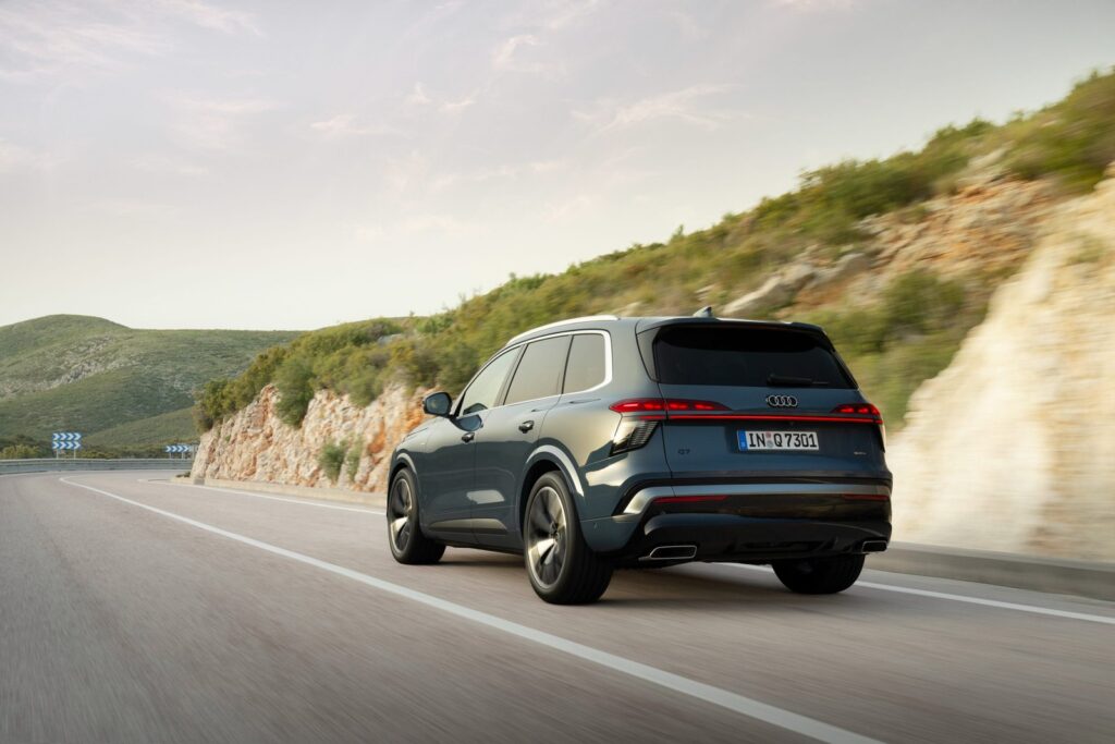 2027 Audi Q7 rear bumper and exhaust area