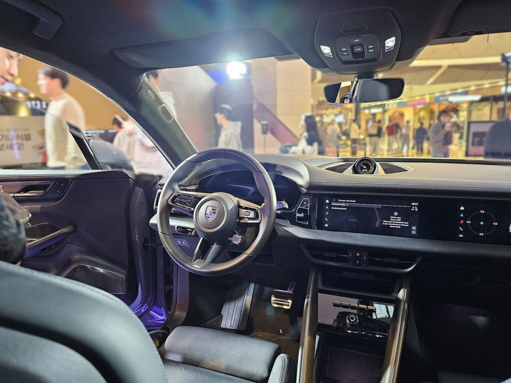 Porsche Macan Electric front seats and center console