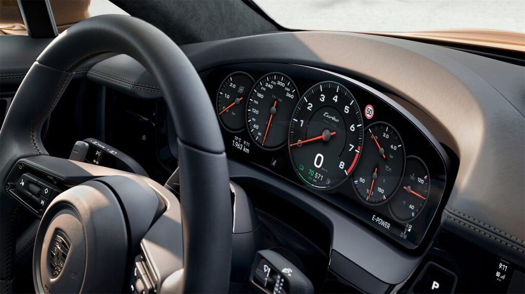 Porsche Panamera curved digital instrument display