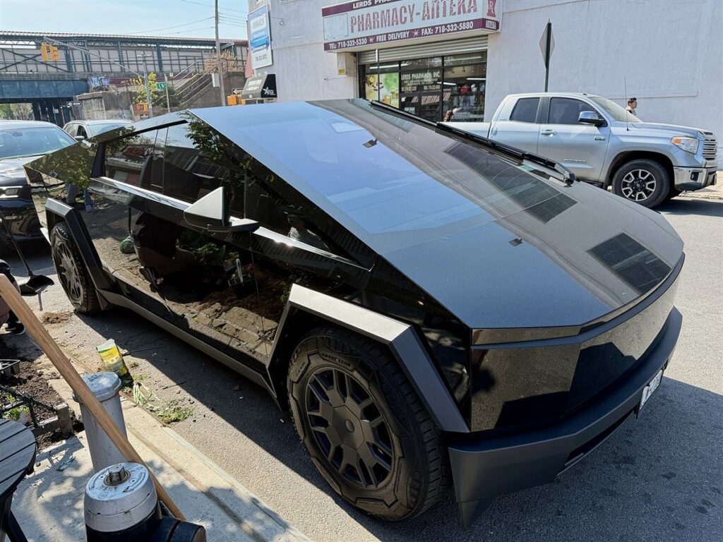 Tesla Cybertruck side profile