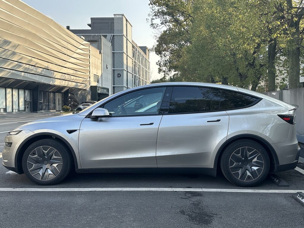 Tesla Model Y L side profile