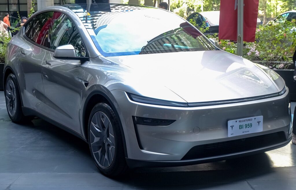 Tesla Model Y L Pearl White front three-quarter view