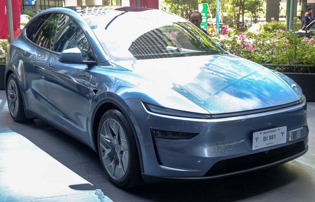 Tesla Model Y L Deep Blue Metallic front three-quarter view