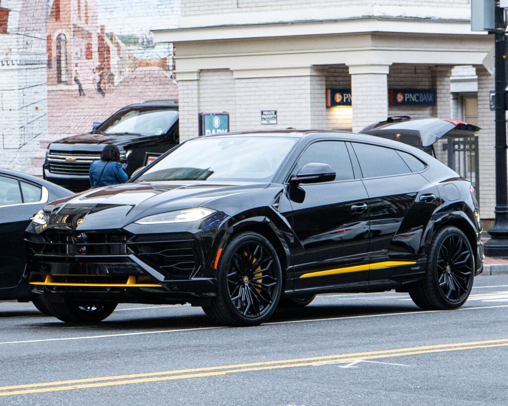 Lamborghini Urus SE front view