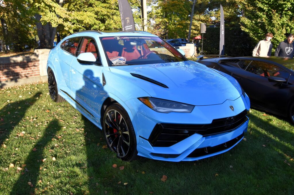 Lamborghini Urus S front view
