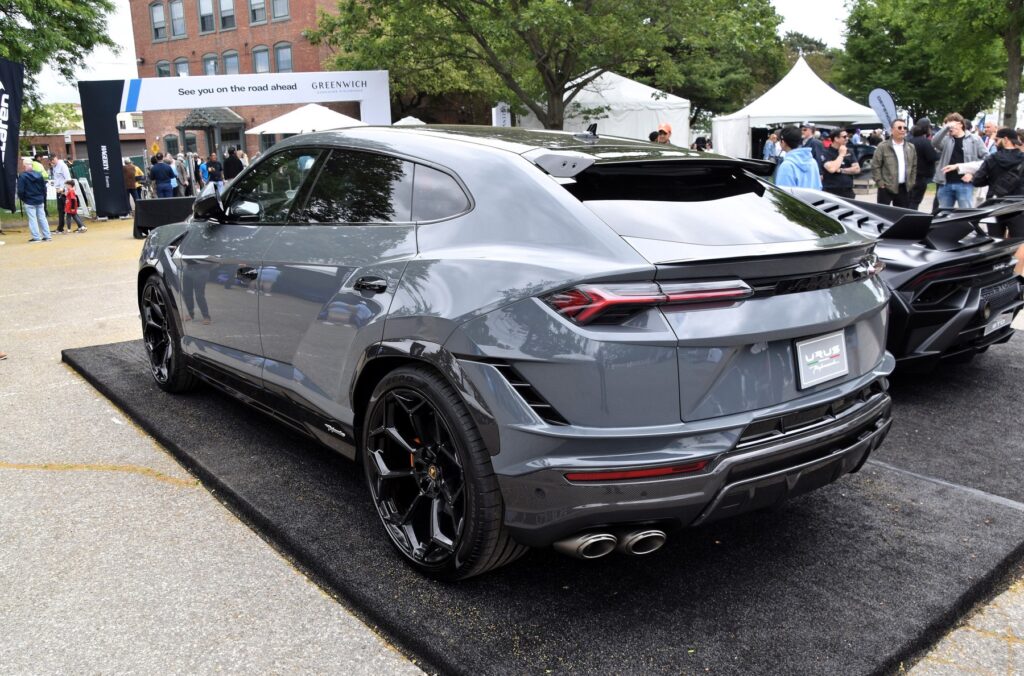 Lamborghini Urus Performante rear view