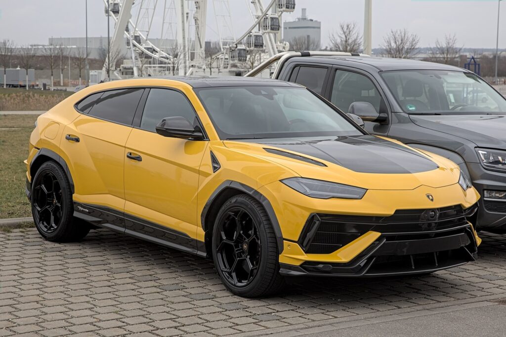 Lamborghini Urus Performante side profile