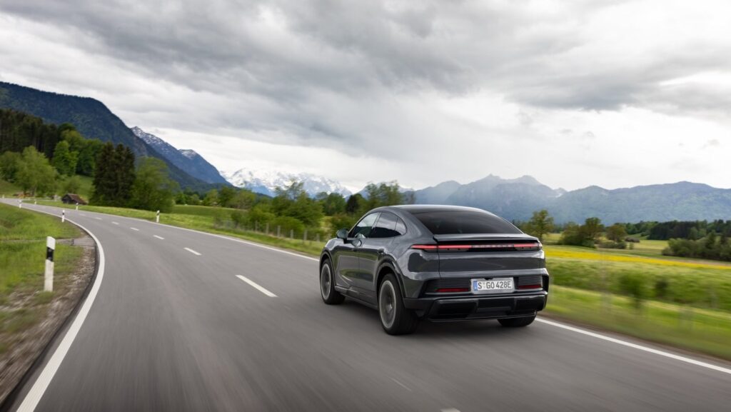 Porsche Cayenne Electric road presence
