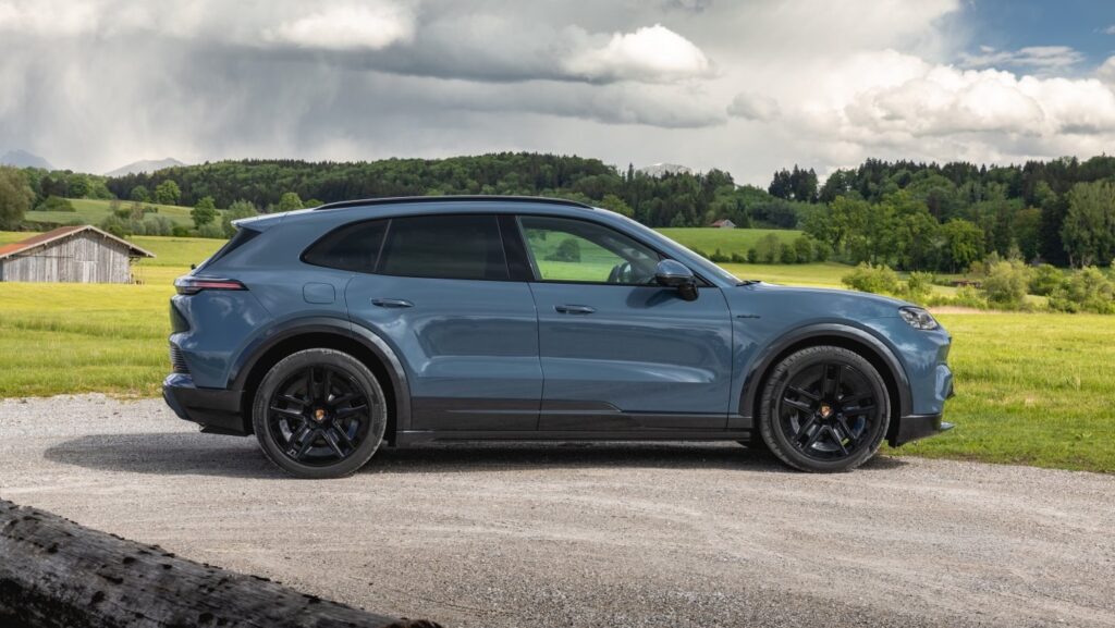 Porsche Cayenne Electric side profile