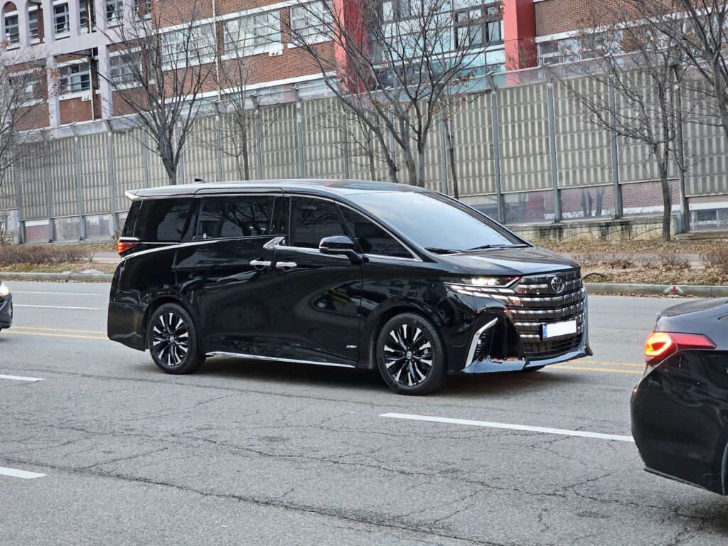 Toyota Alphard Executive Lounge black exterior front view