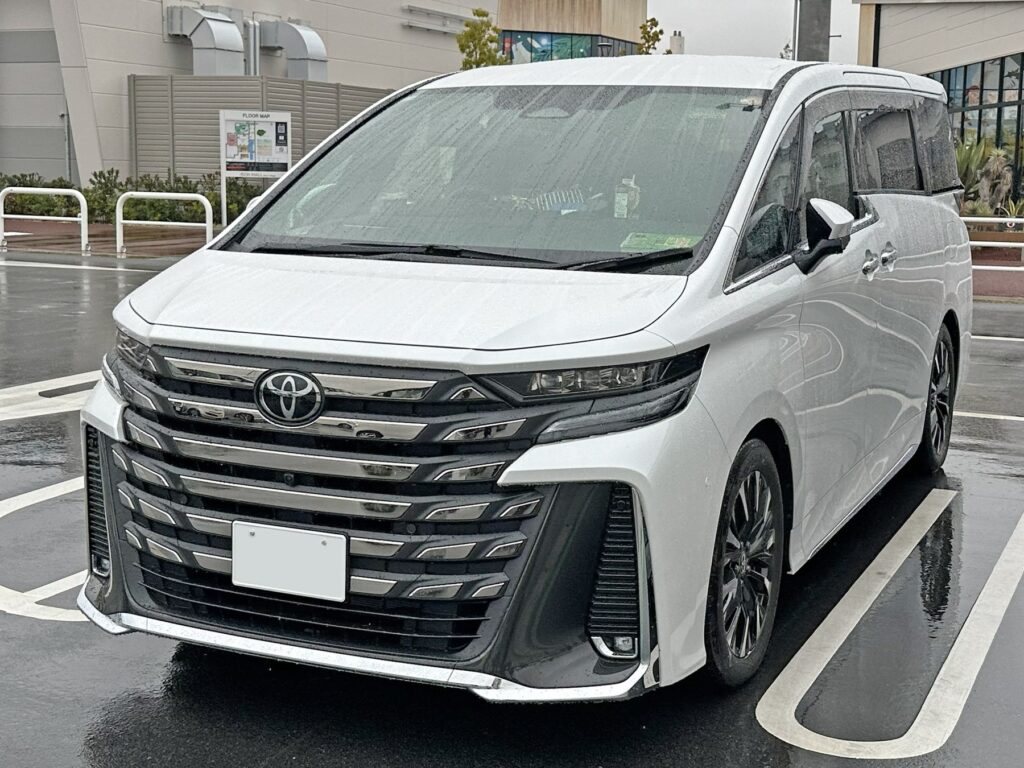 Toyota Vellfire front view for Alphard comparison