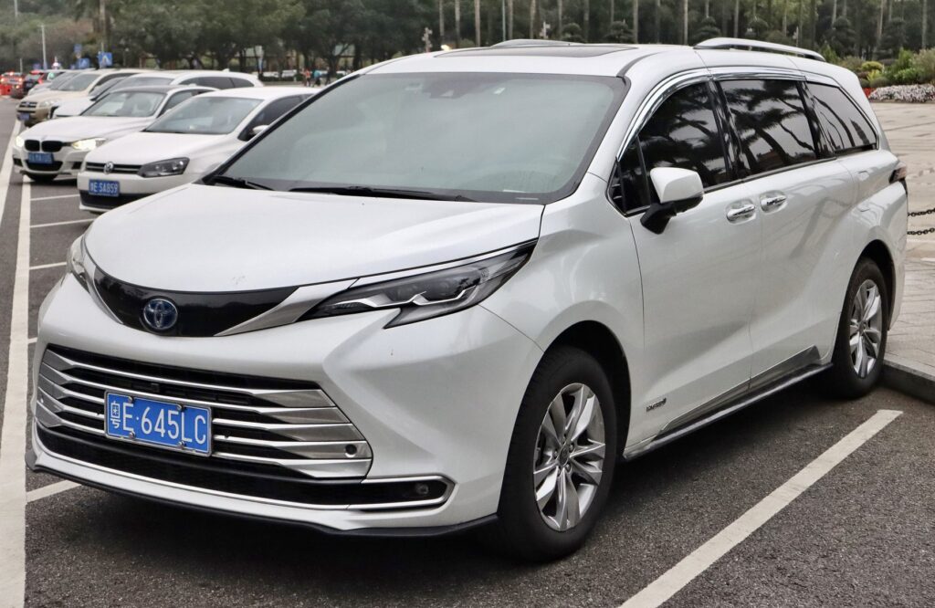 Toyota Sienna front view for Alphard comparison