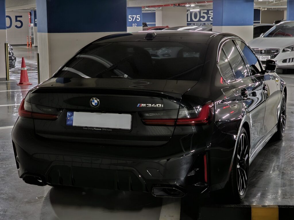 BMW G20 LCI M340i front three-quarter view