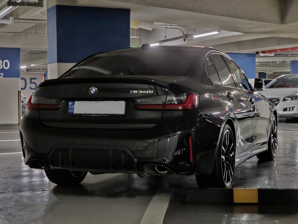 BMW G20 LCI M340i rear three-quarter view