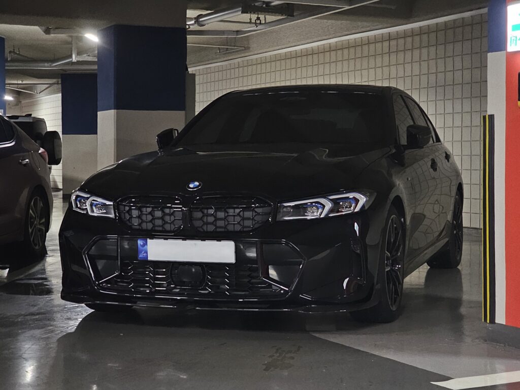 BMW G20 LCI M340i wheel and side view