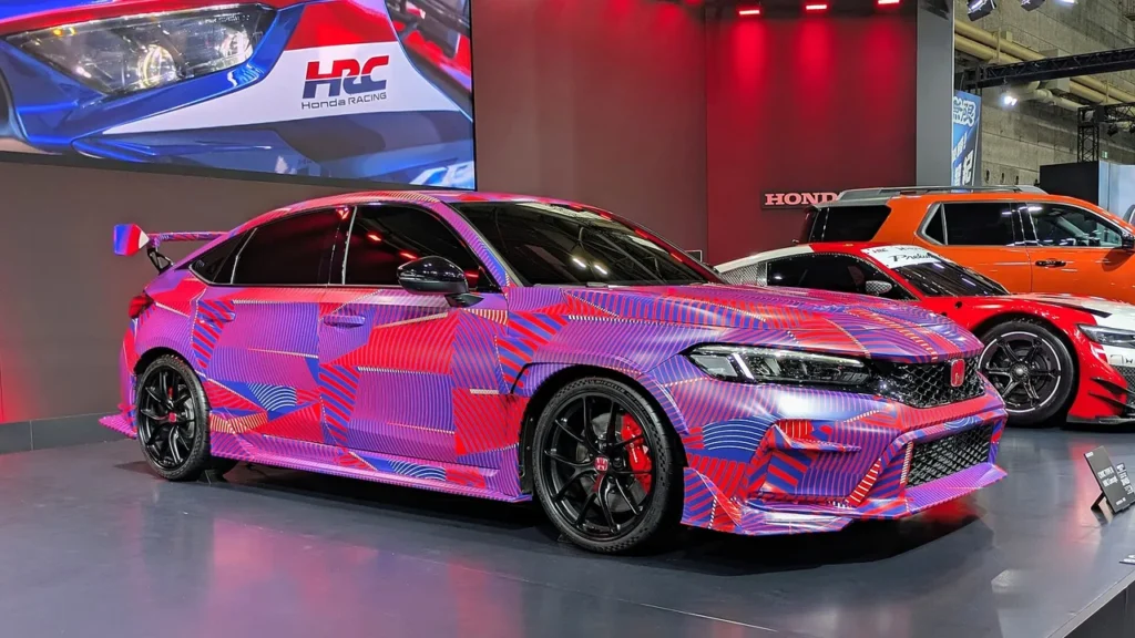 Honda Civic front three-quarter view