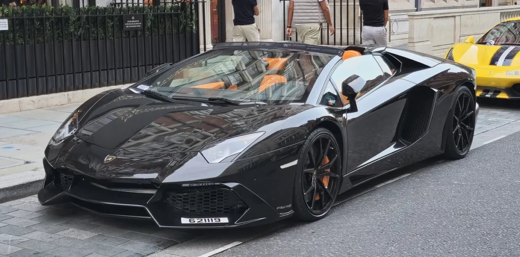 Lamborghini Aventador Roadster side profile