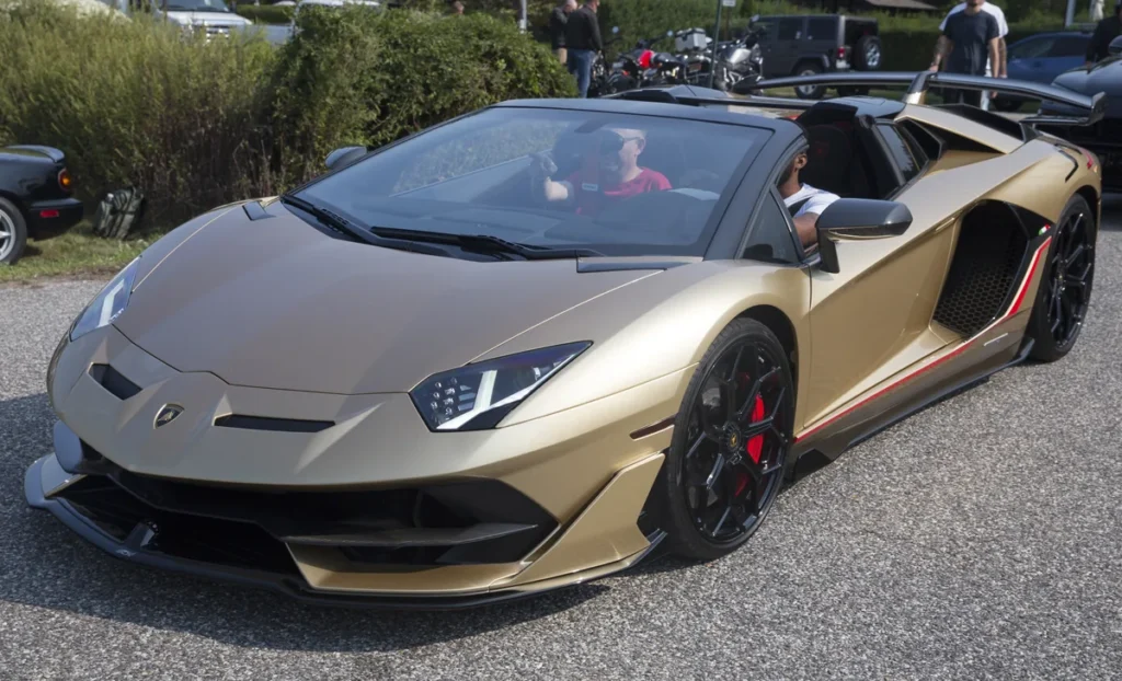 Lamborghini Aventador SVJ Roadster front left view