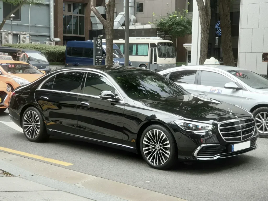 Mercedes-Benz S580 black side street view