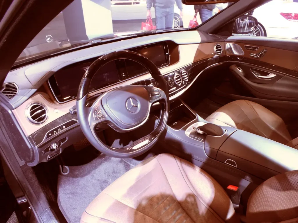 Previous-generation Mercedes-Benz S-Class interior dashboard reference