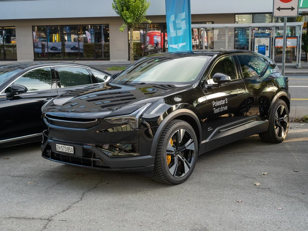 Polestar Polestar 3 front three-quarter view