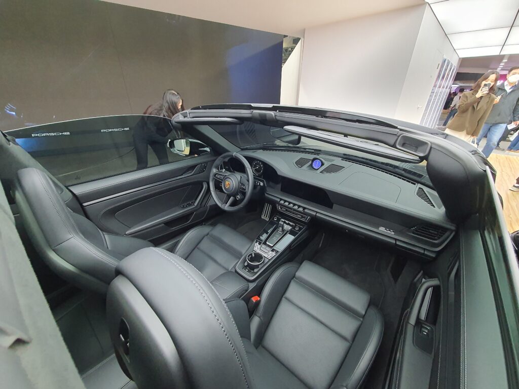Porsche 911 interior dashboard