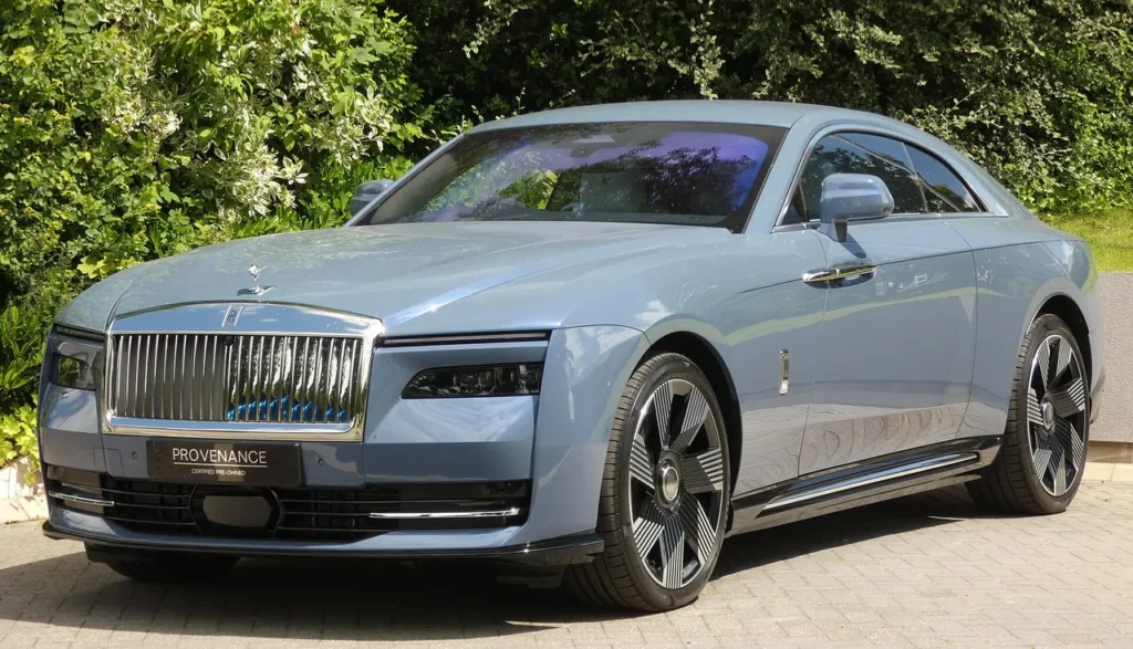 Rolls-Royce Spectre front three-quarter view