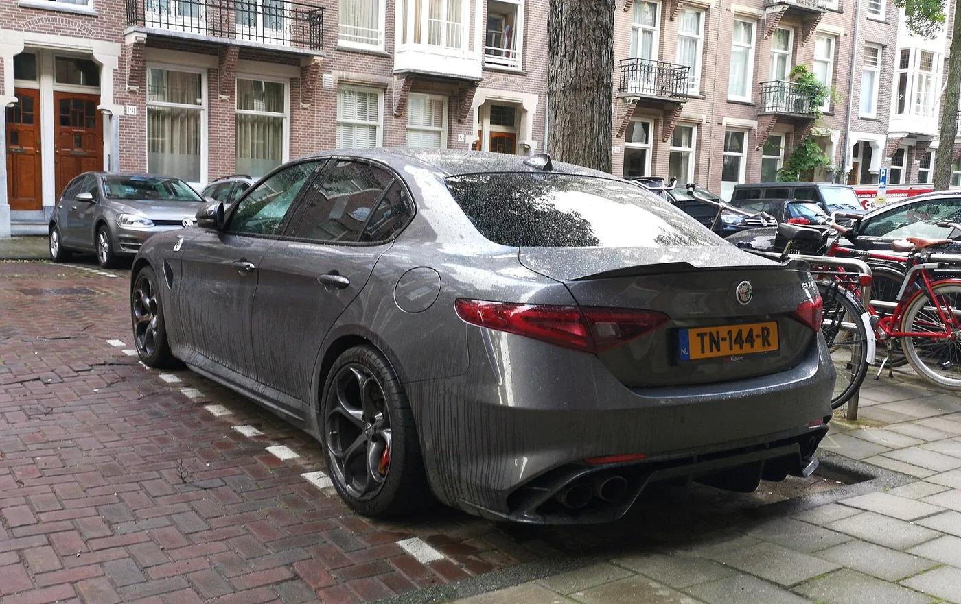Alfa Romeo Giulia Quadrifoglio (49100009016)