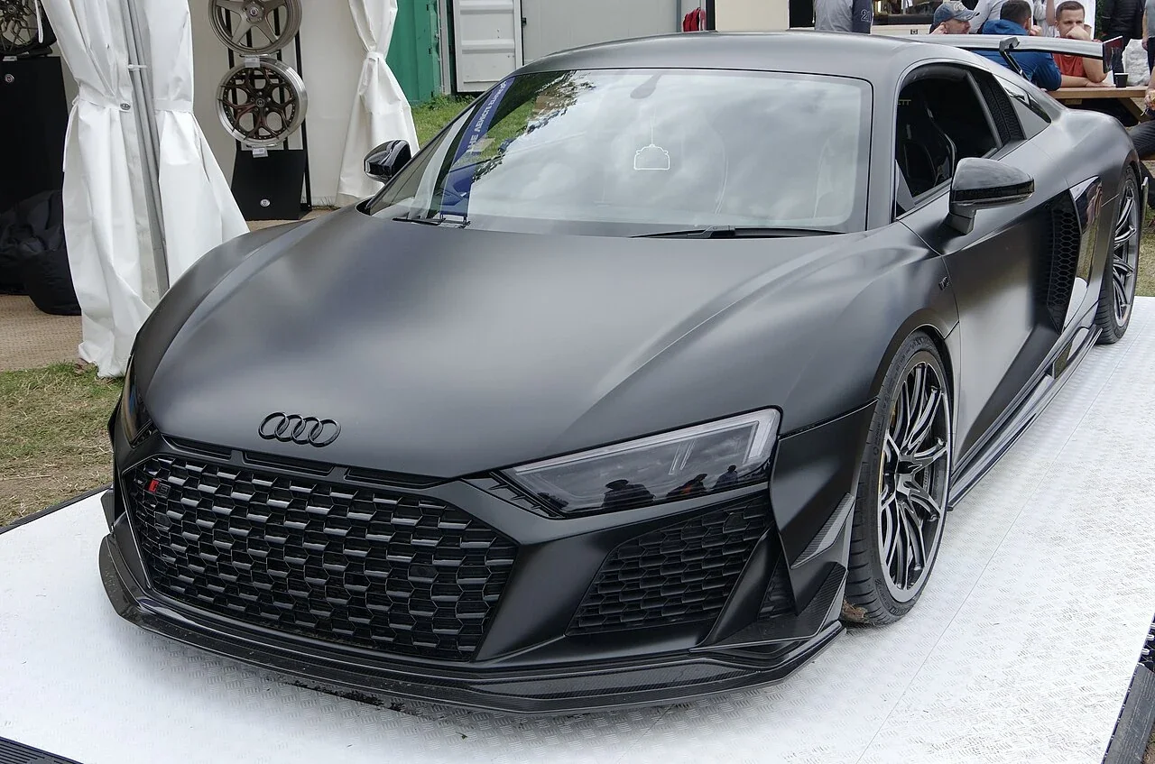 Gray Audi R8 RWD front and sideblade