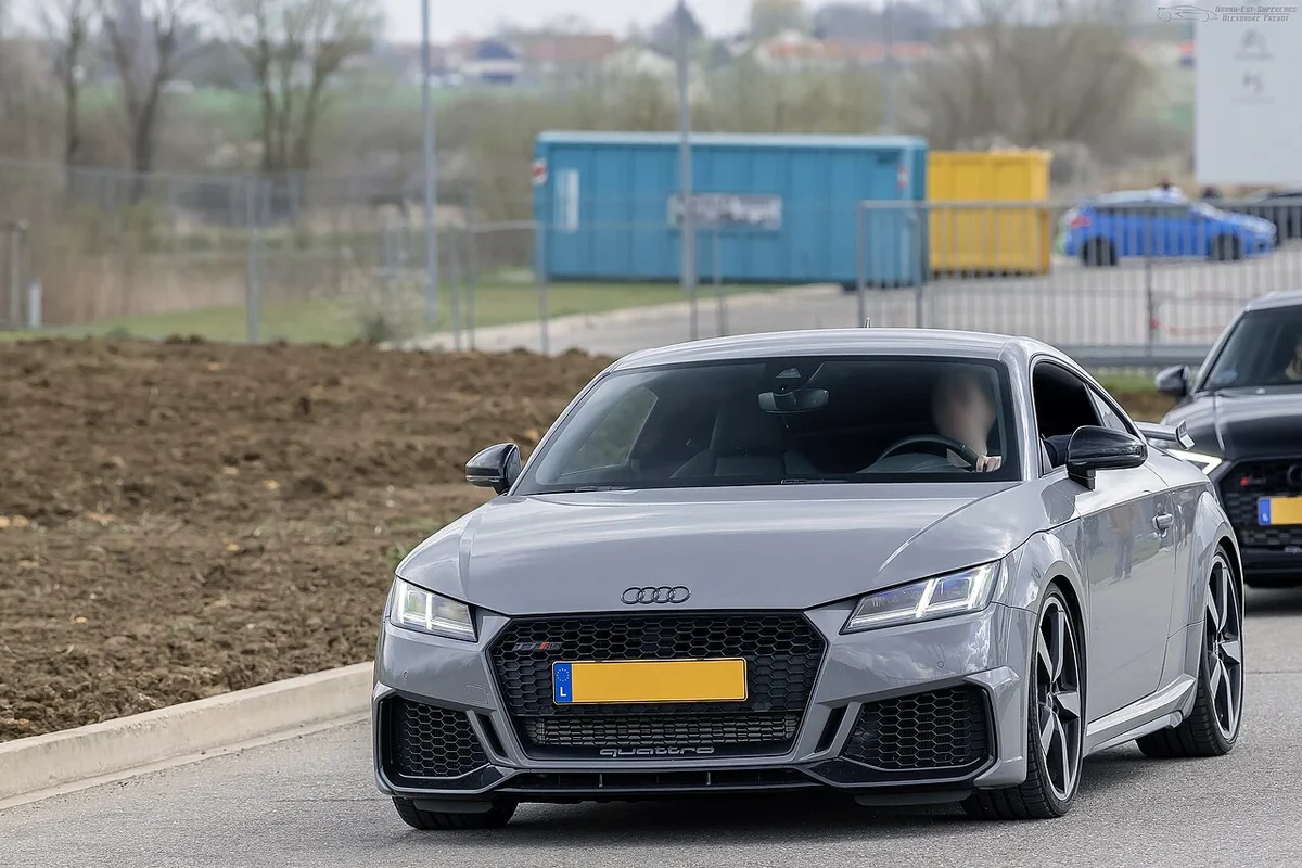Early 8S TT RS proportions and road stance; this static photograph does not document a Cariary test drive.