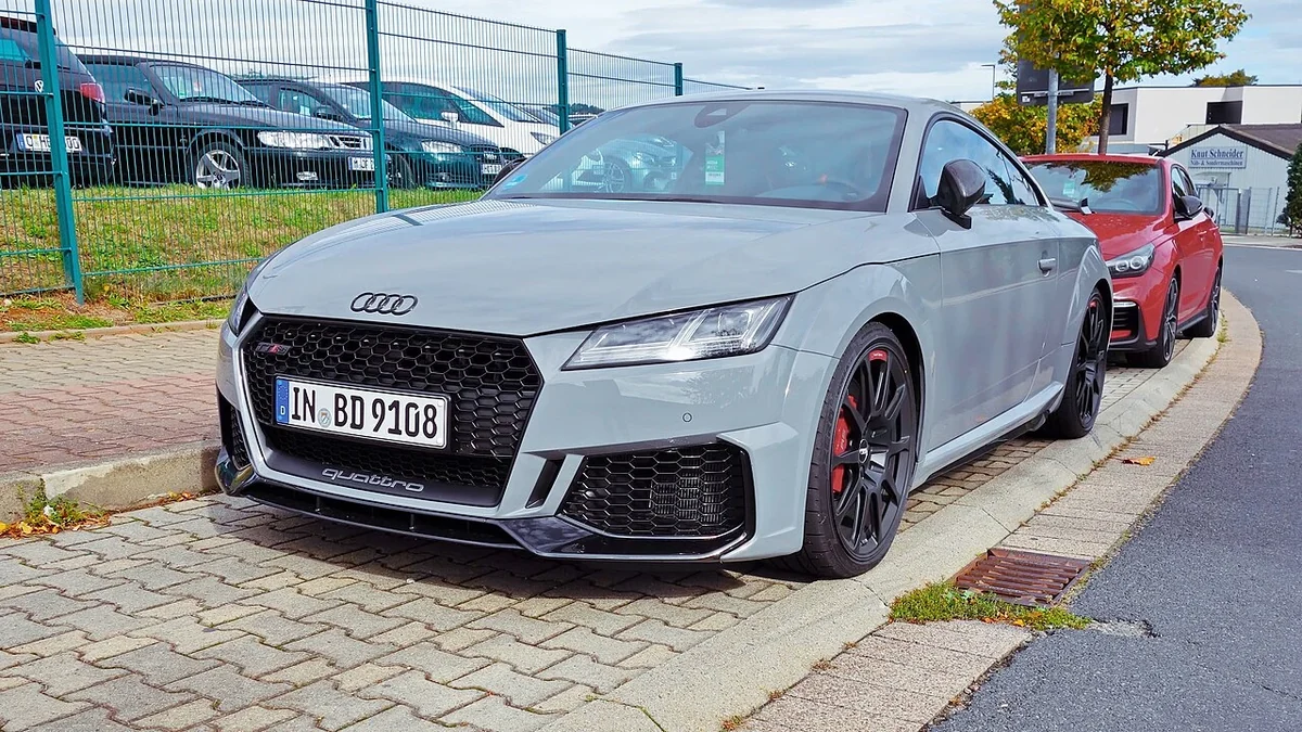 Early 8S TT RS exterior and compact roofline