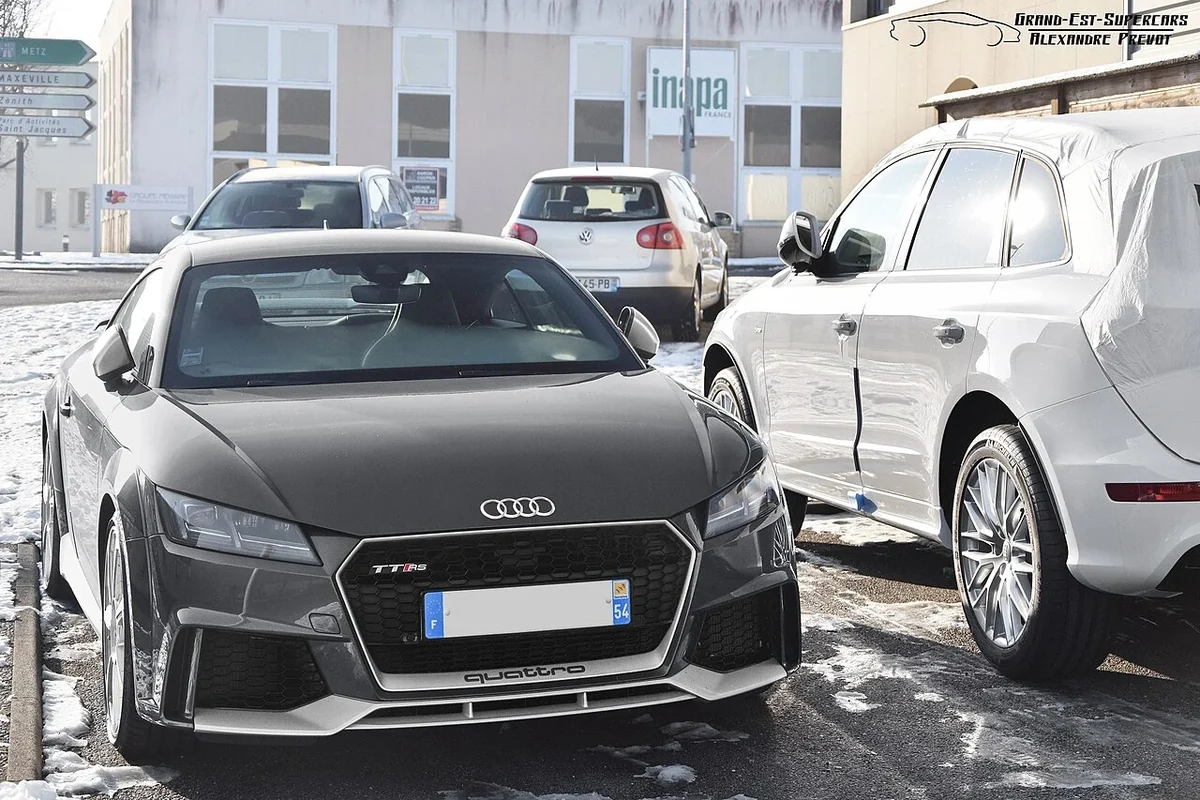 Early 8S TT RS exterior: condition and equipment require inspection of the particular car.