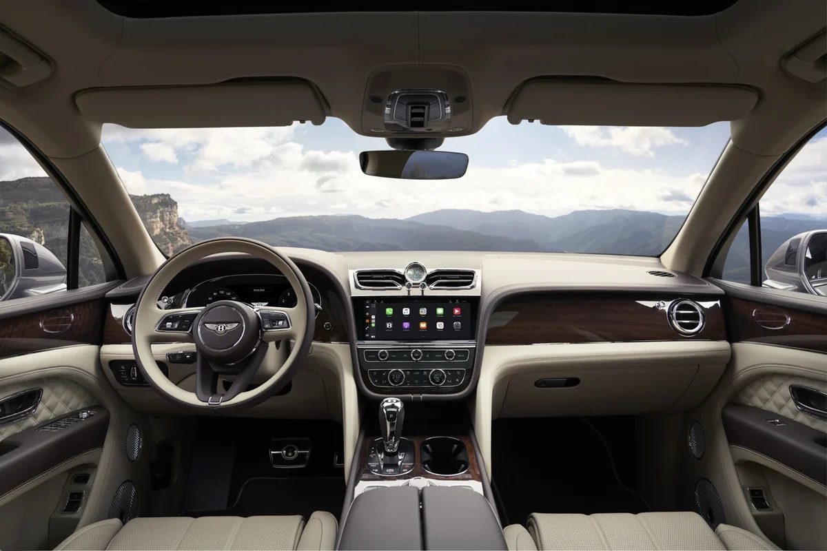 Facelift Bentley Bentayga V8 left-hand-drive dashboard
