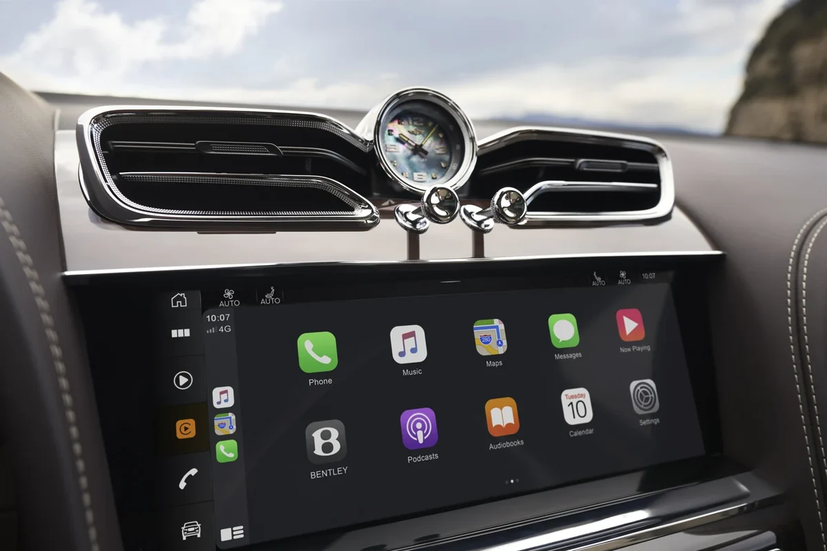 Bentley Bentayga facelift touchscreen and central clock