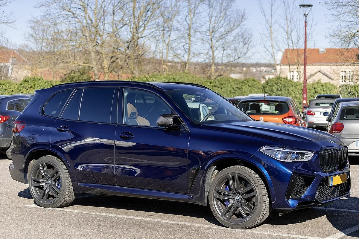 BMW X5 M Competition pre-facelift front three-quarter