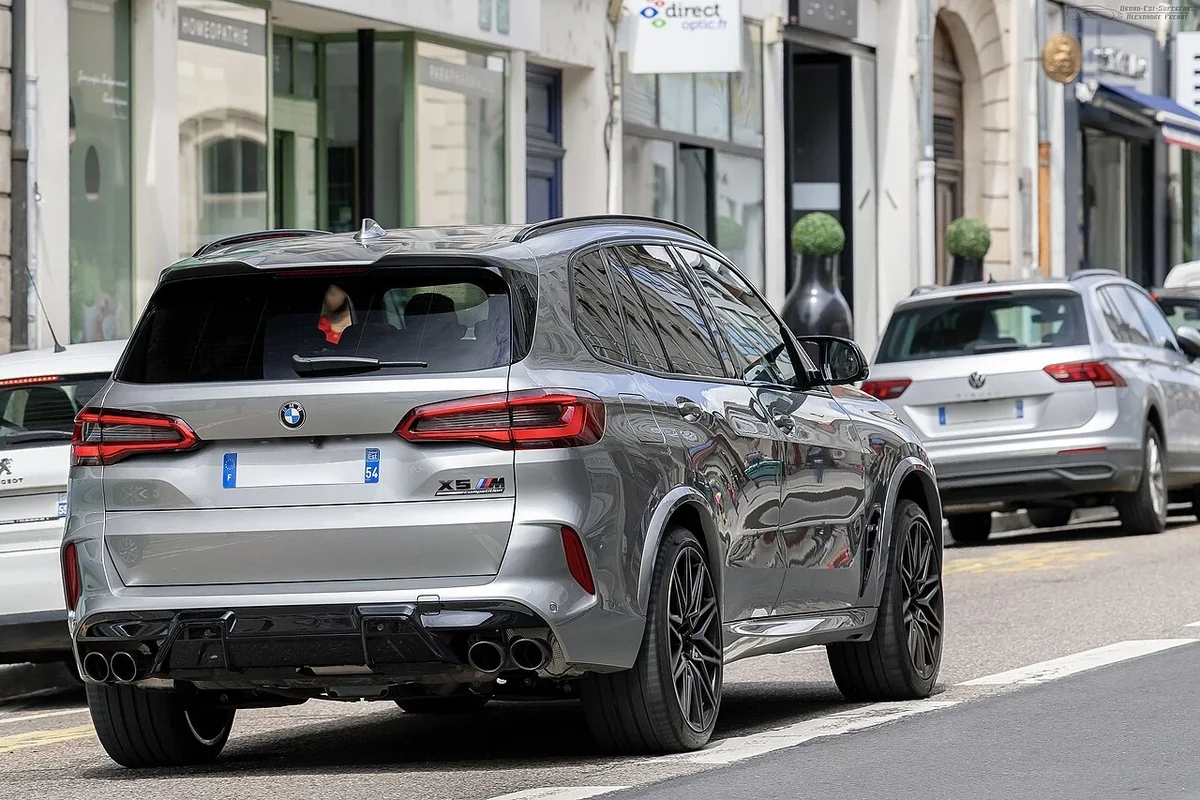 BMW X5 M Competition rear three-quarter