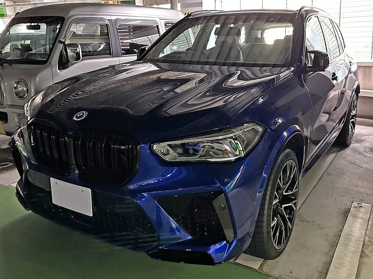 BMW X5 M Competition front and wheel view