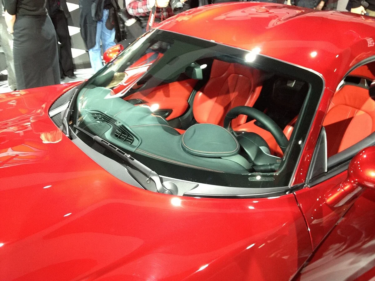 2013 SRT Viper GTS cabin seen through the windscreen