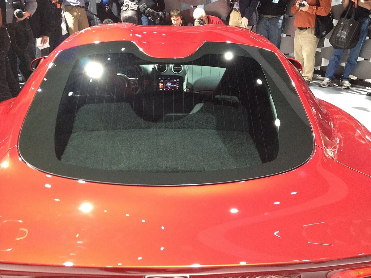 2013 SRT Viper GTS rear glass and roof contours