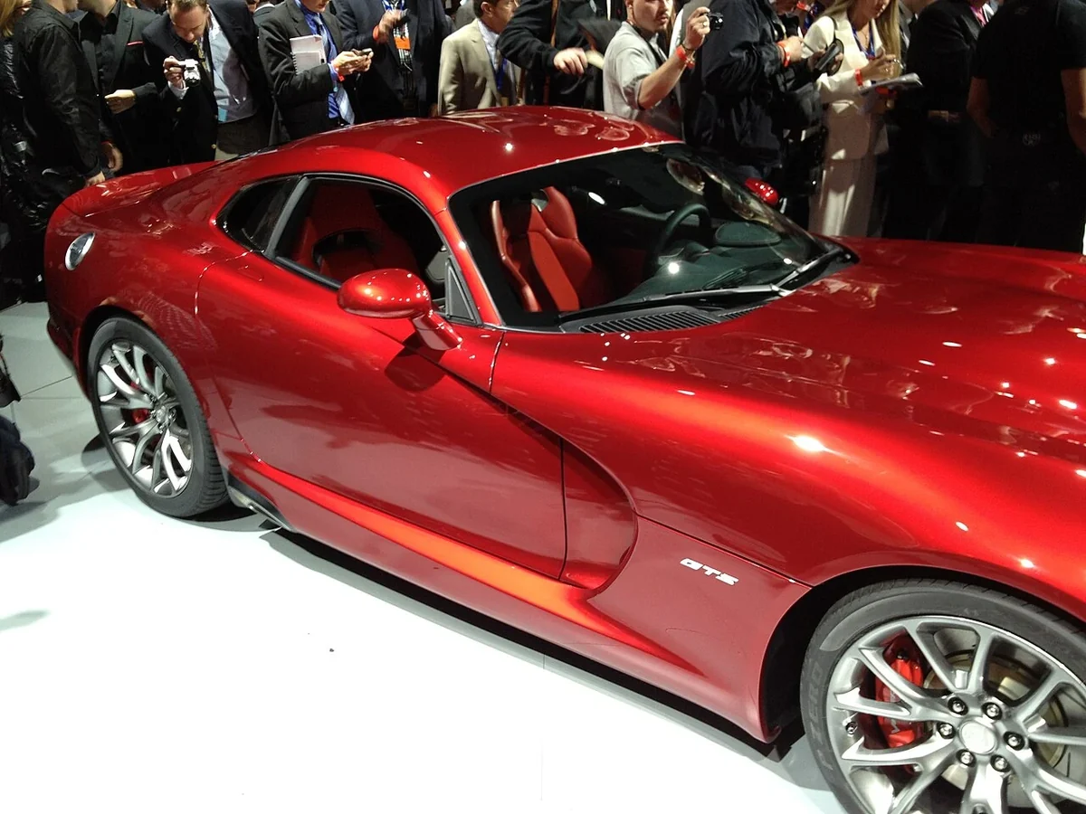 2013 SRT Viper GTS side profile at New York auto show