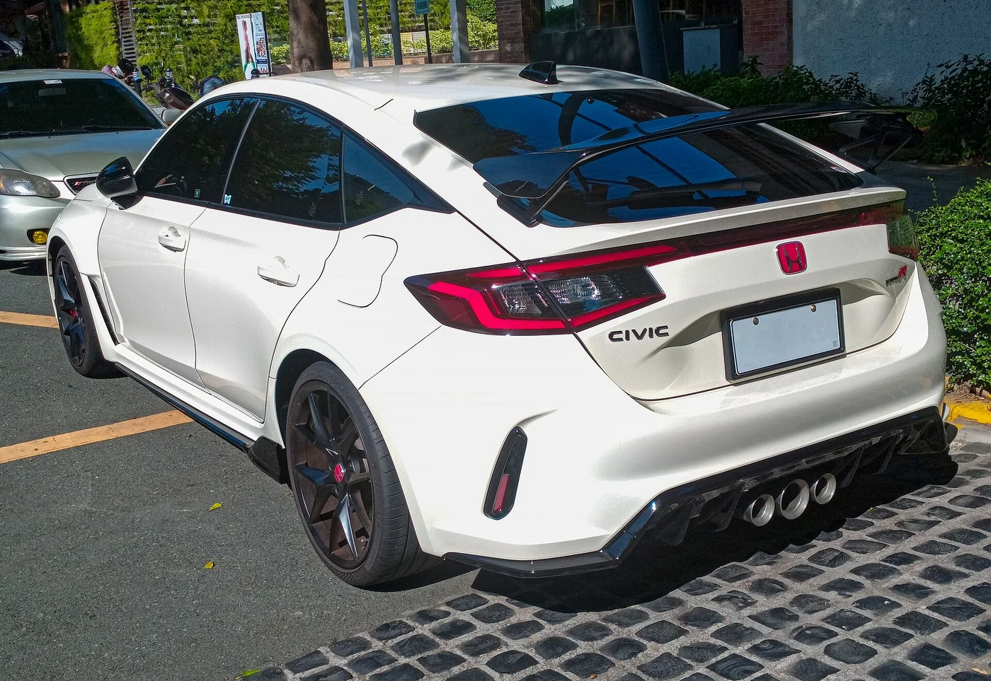 2026 Honda Civic Type R 2024 Honda Civic Type R FL5 in Championship White, rear left, 06-30-2024