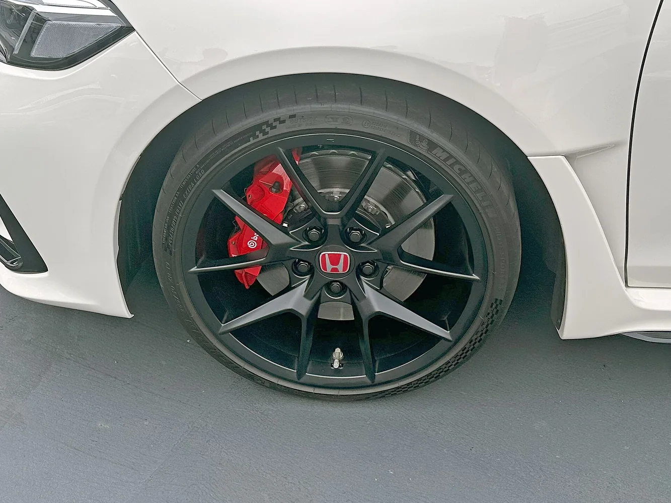 2026 Honda Civic Type R The alloy wheel of Honda CIVIC TYPE R (6BA-FL5)