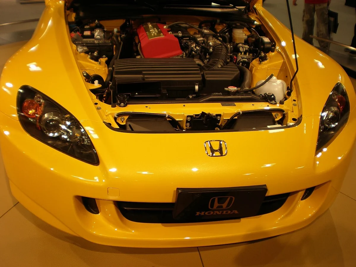 Overhead view of the 2009 S2000 engine bay; a photograph, not a diagnostic assessment.