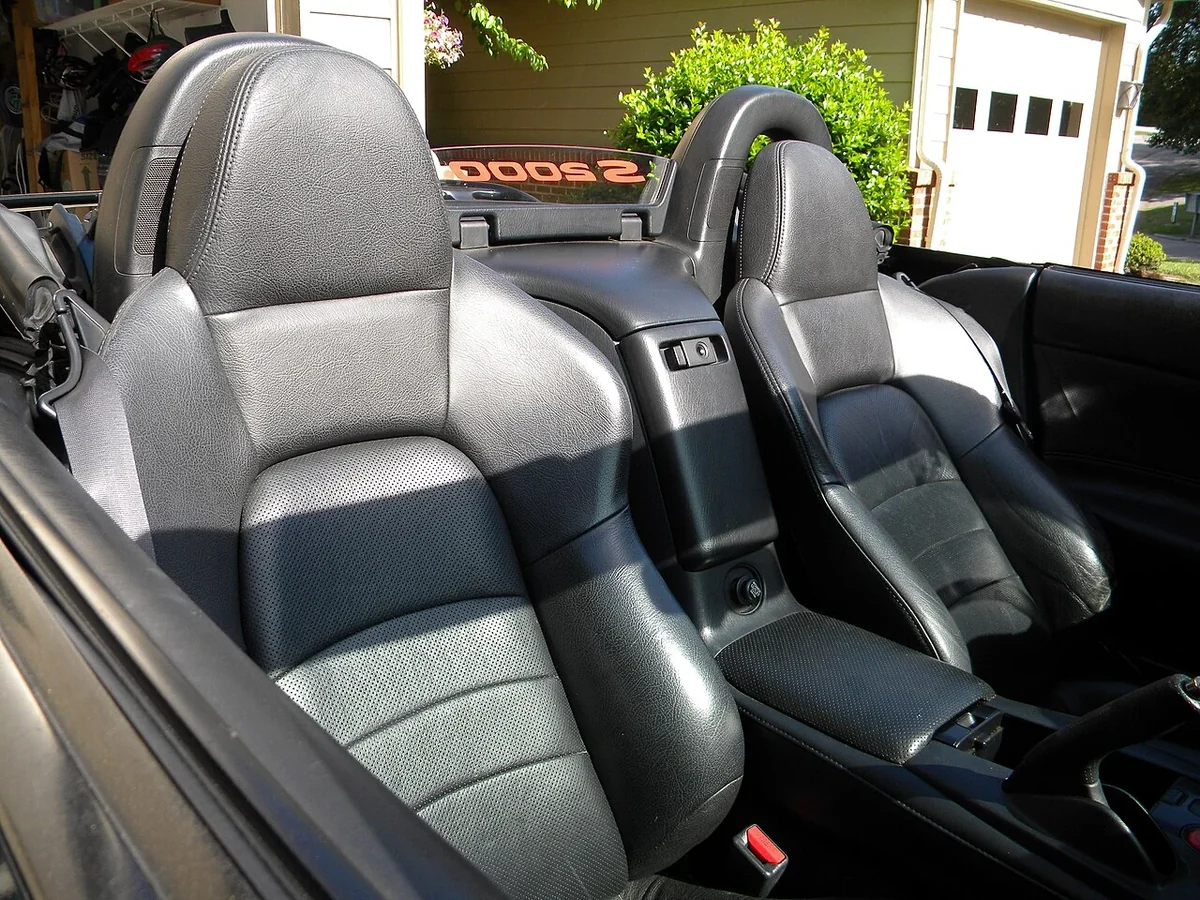 Seats in a 2007 right-hand-drive S2000; cabin reference only, with market differences retained.