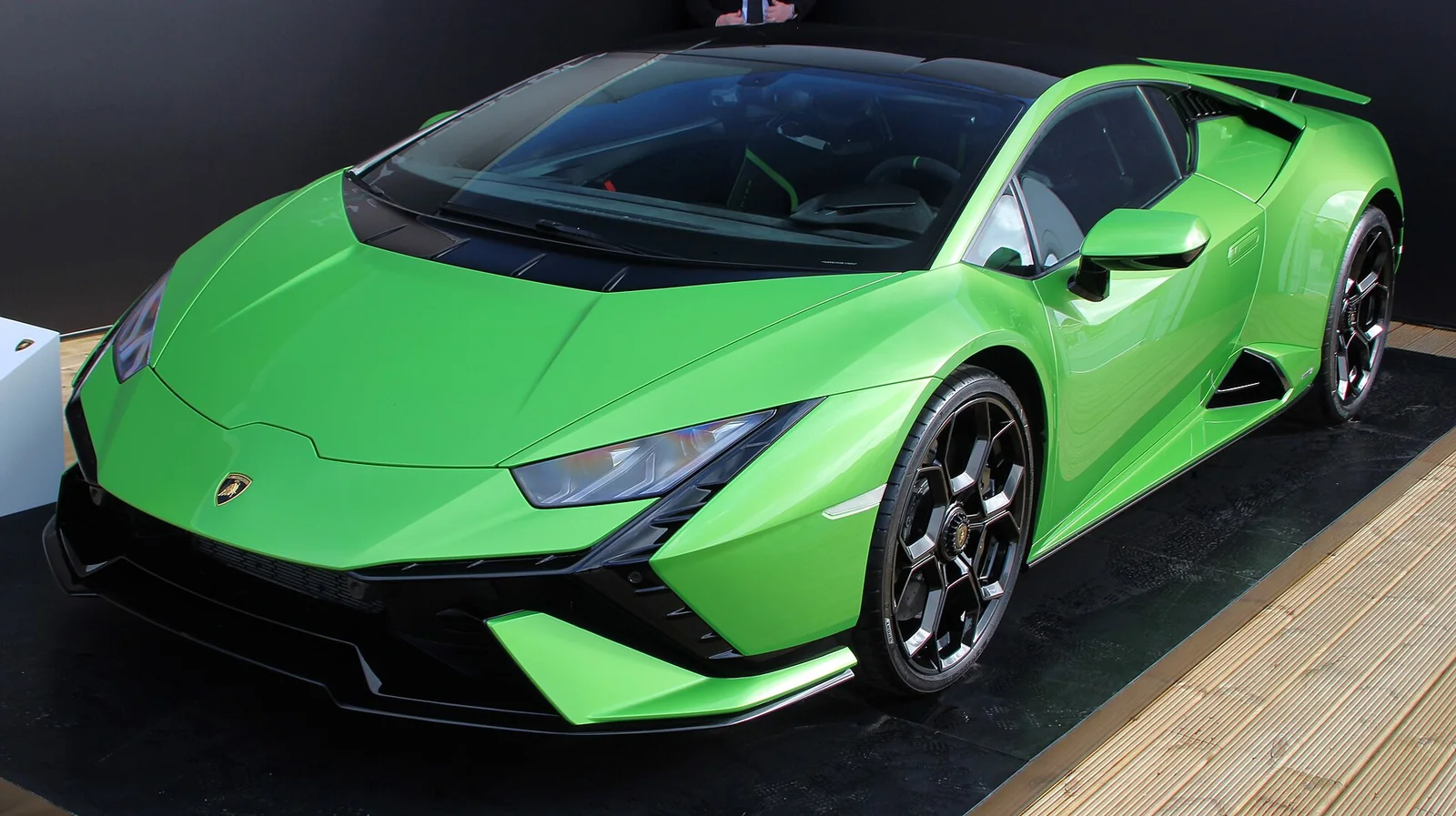 Green Lamborghini Huracán Tecnica front three-quarter view