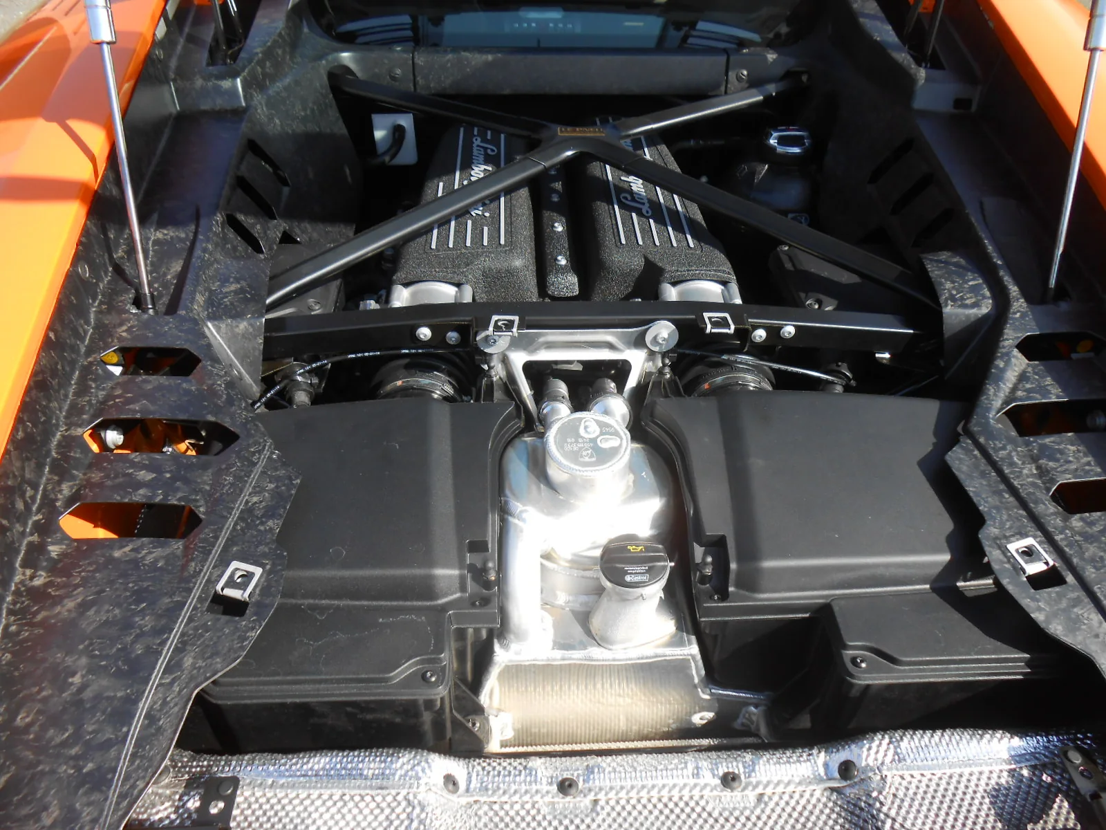 Lamborghini Huracán 5.2-litre V10 engine bay