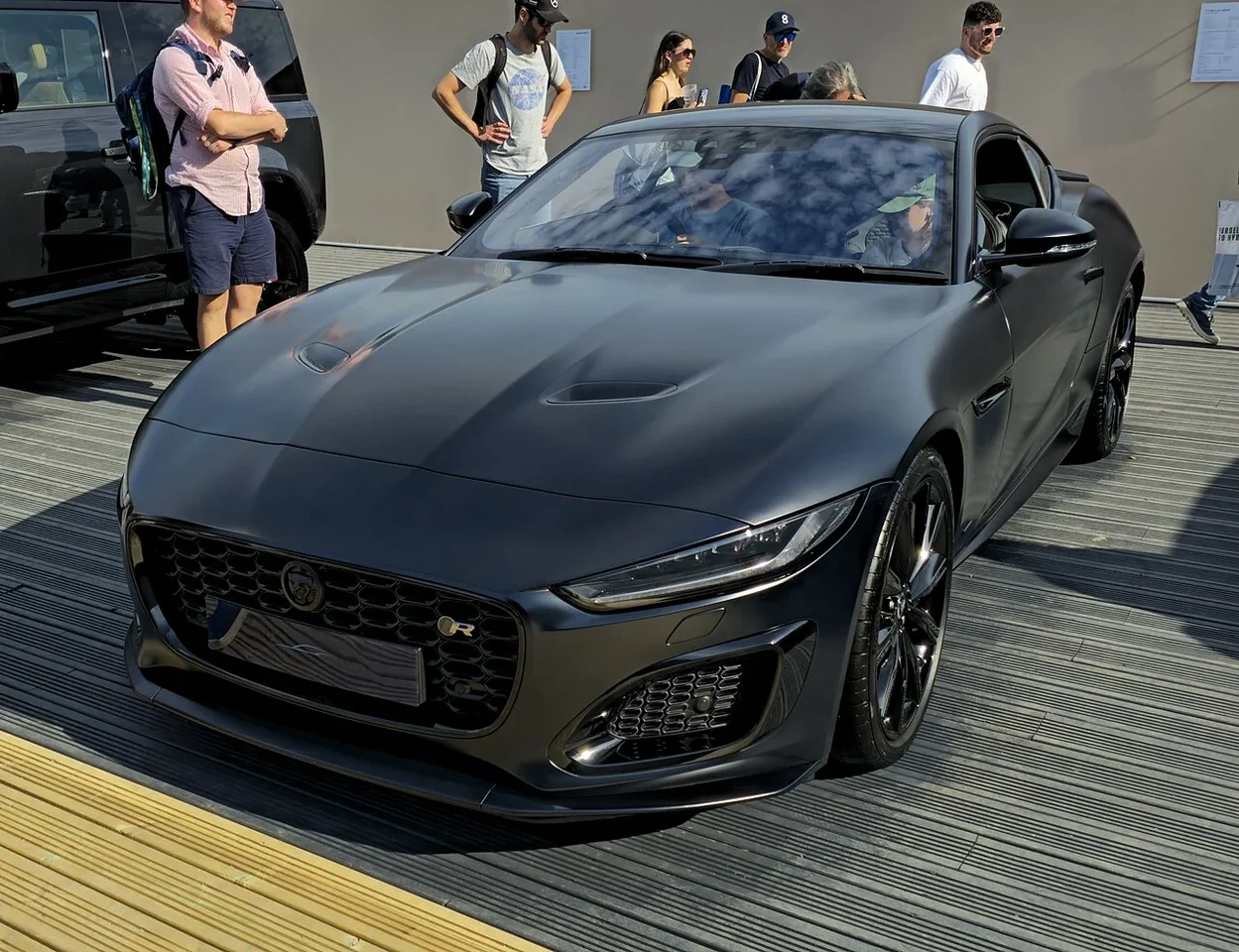 Jaguar F-TYPE R Coupe front detail